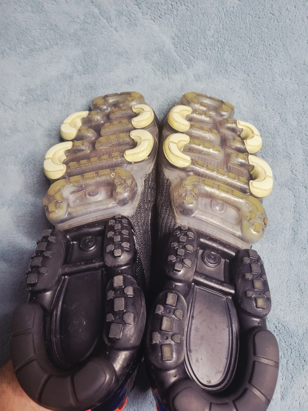 Nike flaws lightly left