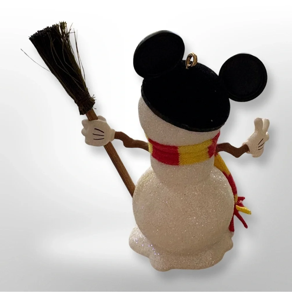 Hallmark Disney 2004 Snow Sculpture Mickey Mouse