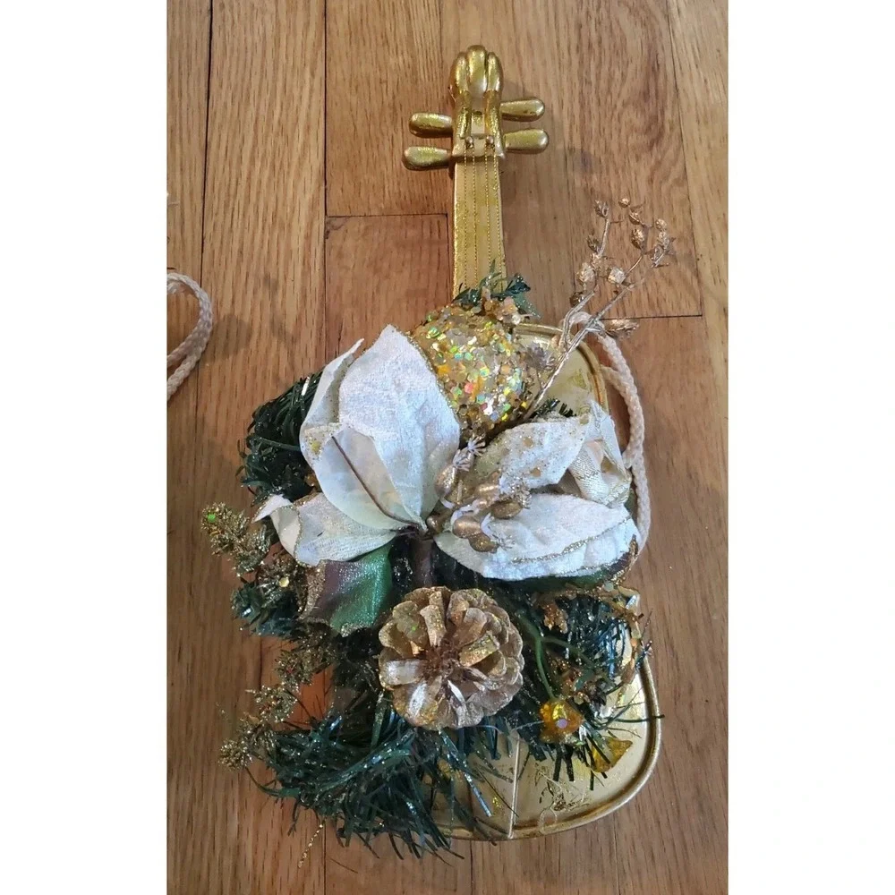 Vtg Decorative Violins Plastic Floral Gold Thread Holiday Decor Ornament Wreath