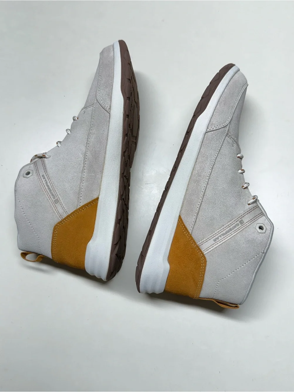 Caterpillar Men’s Gray/Brown Suede Lace-Up Sneakers size women’s 9 / men’s 7 US