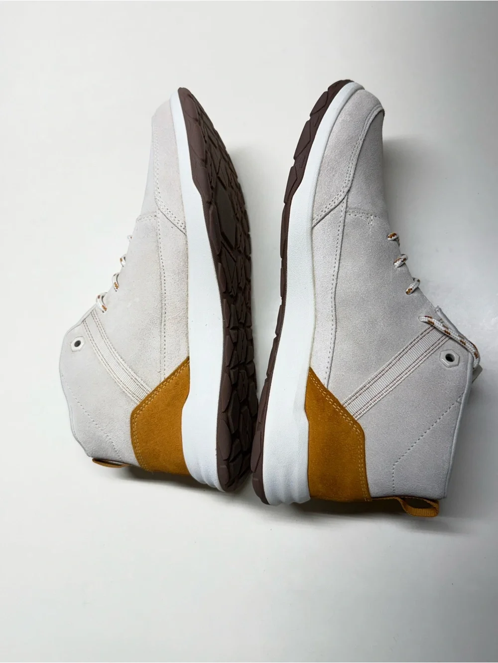 Caterpillar Men’s Gray/Brown Suede Lace-Up Sneakers size women’s 9 / men’s 7 US