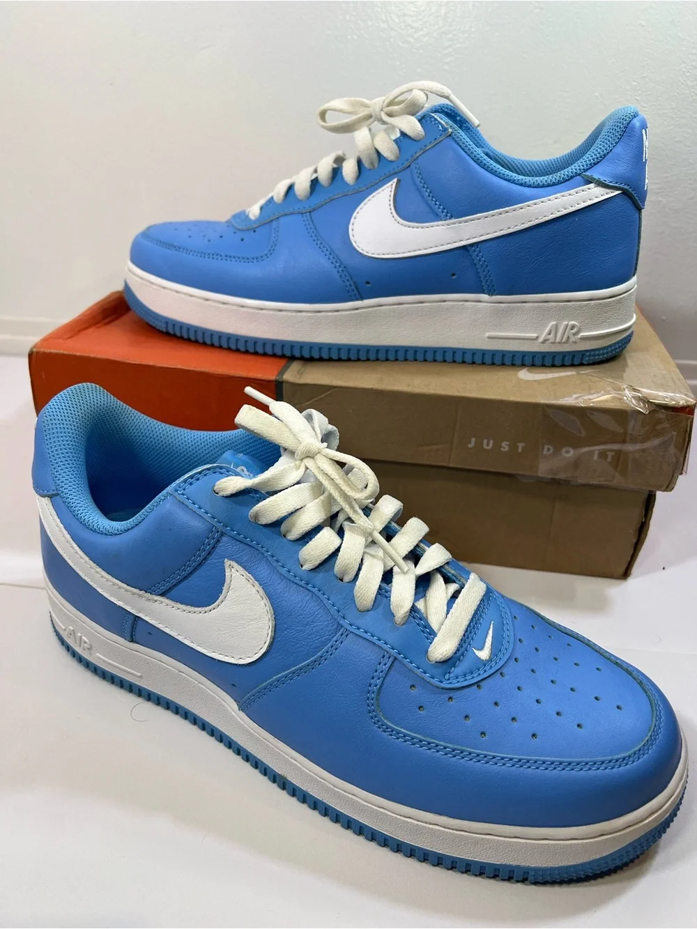 Nike Low-Top Sneakers — Blue / White