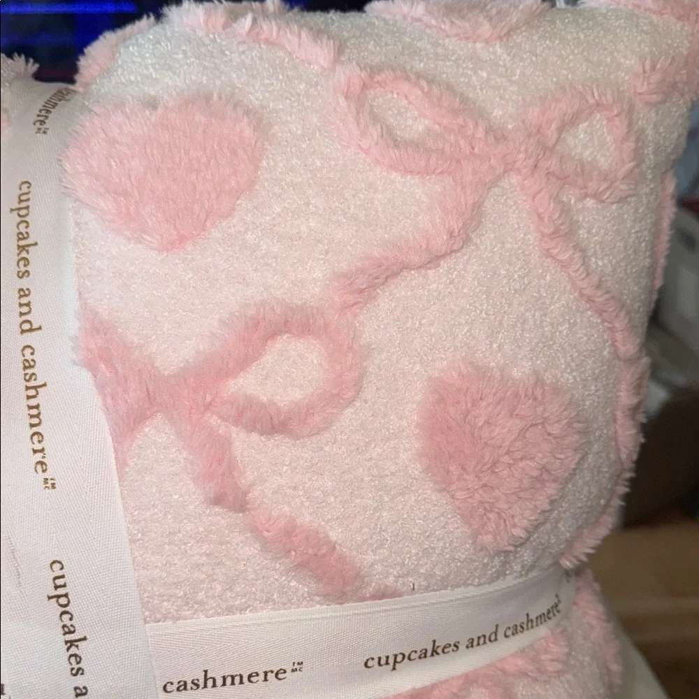 cupcakes & cashmere soft inviting