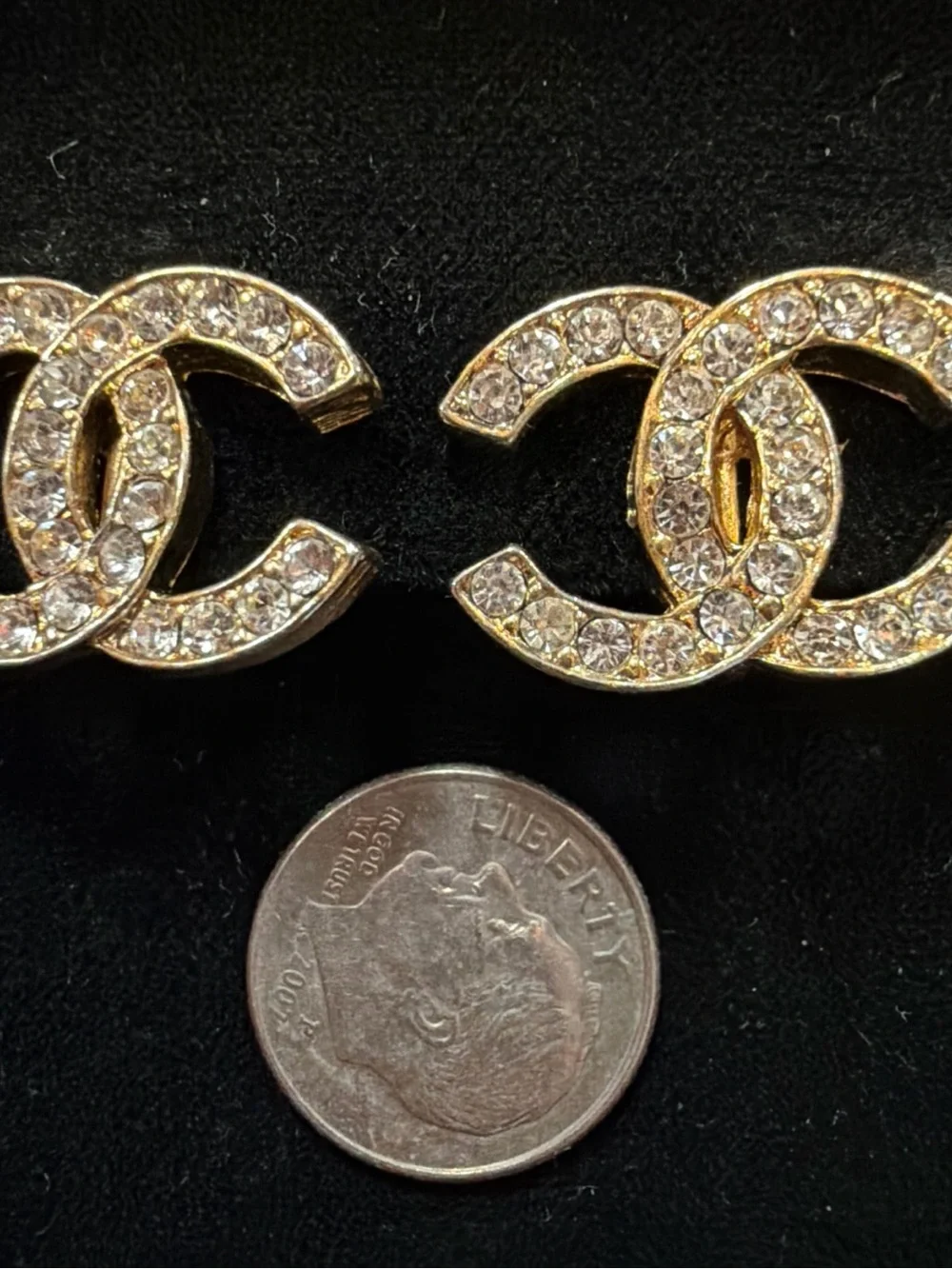 CHANEL elegant gold
