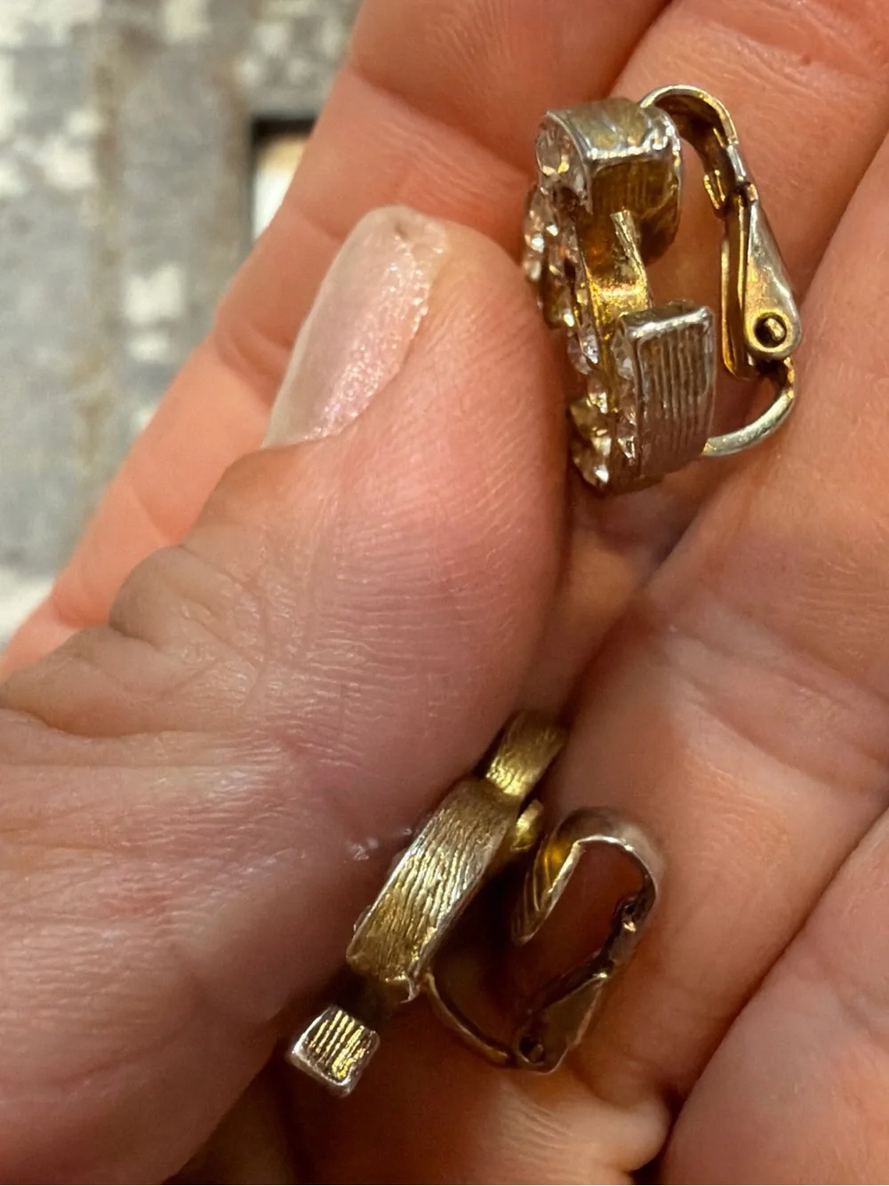 CHANEL elegant gold