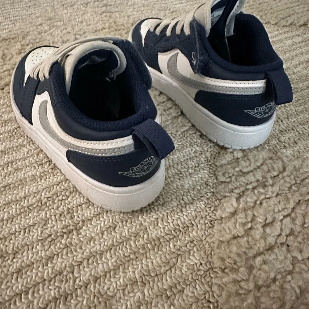 Nike youth low