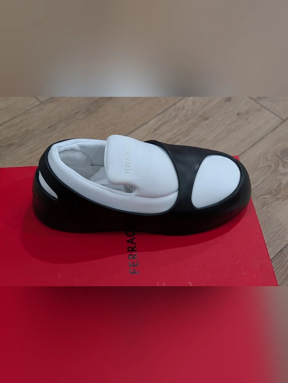 $995 Mens Ferragamo 