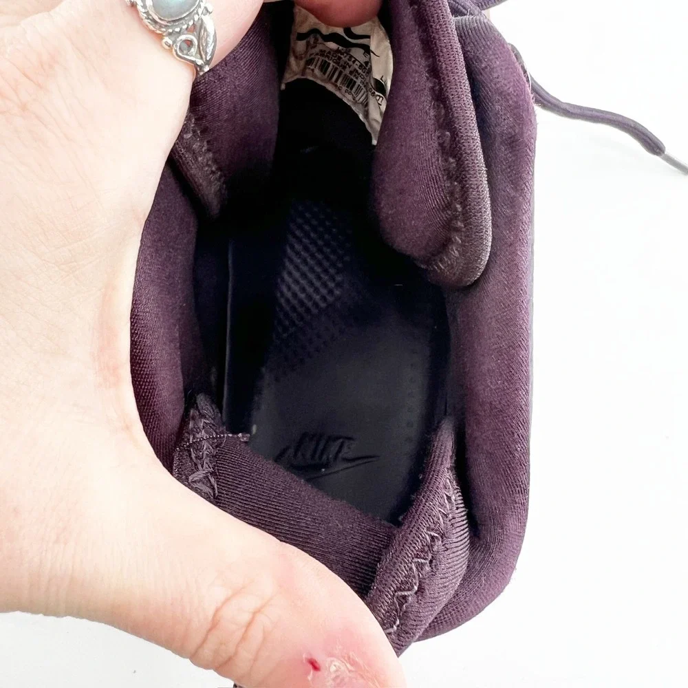 Nike sleek warmth deliver