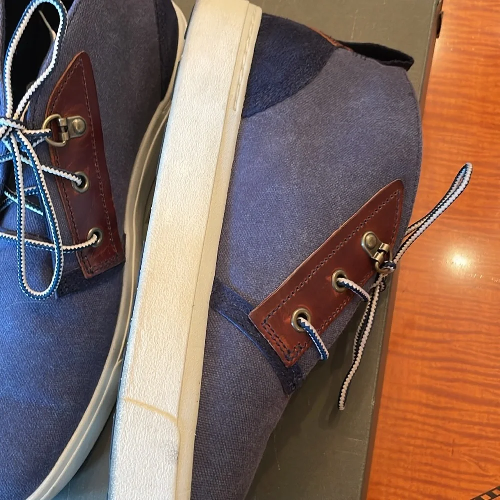 Timberland men’s 9,5 navy canvas,leather trims