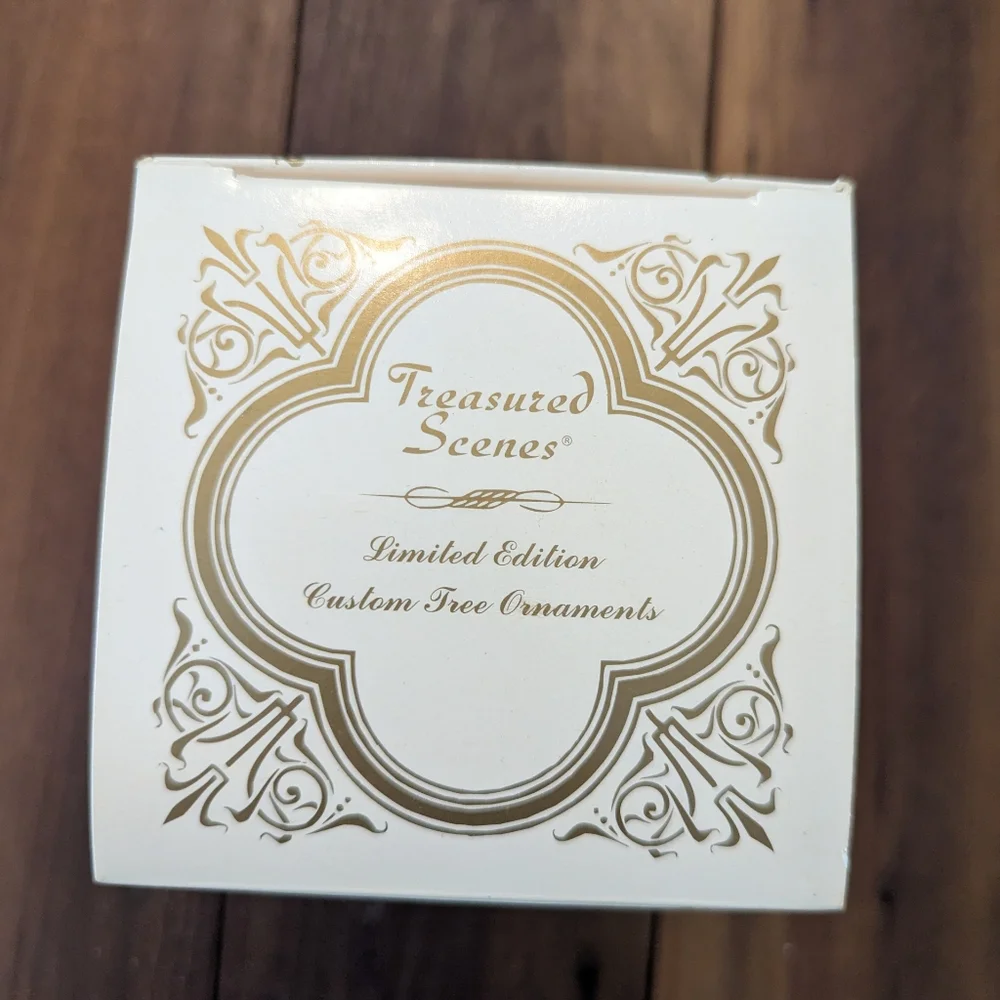 Treasured Scenes 2004 Limited Edition Ornament‎ 