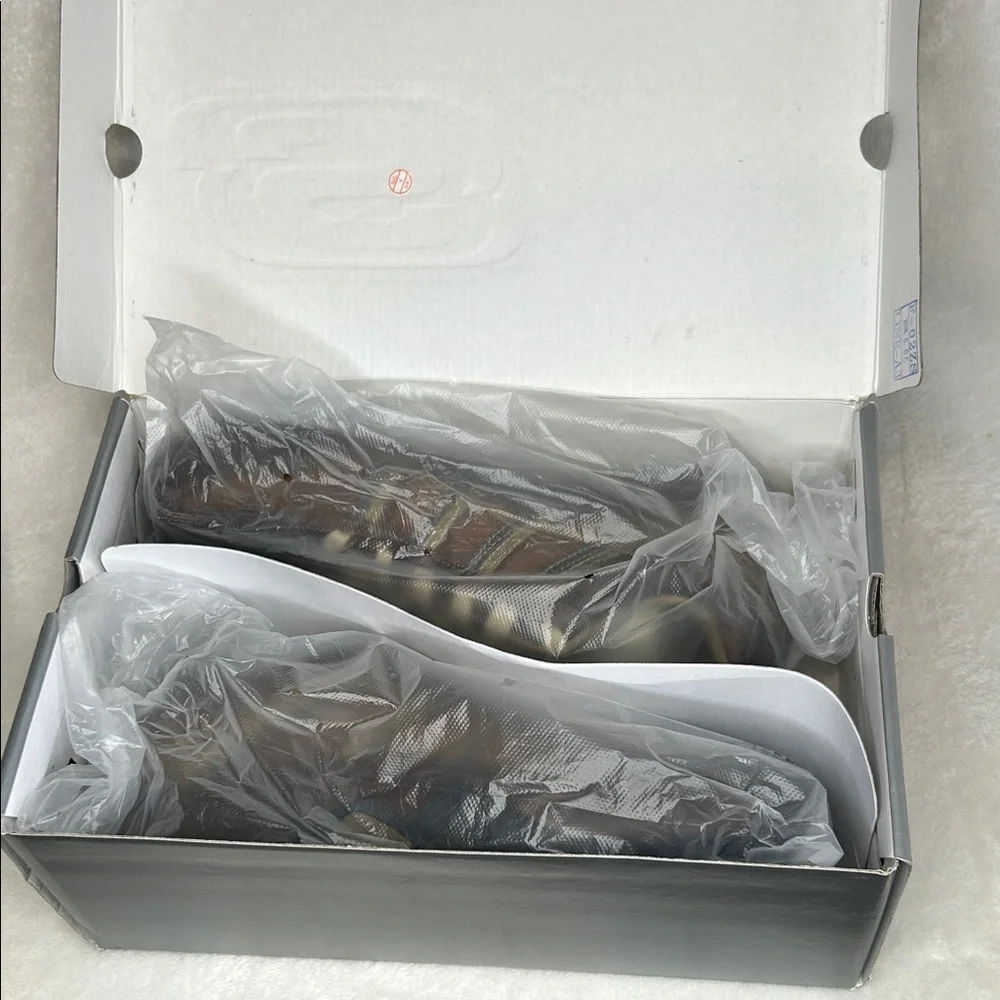 Skechers stylish sneakers