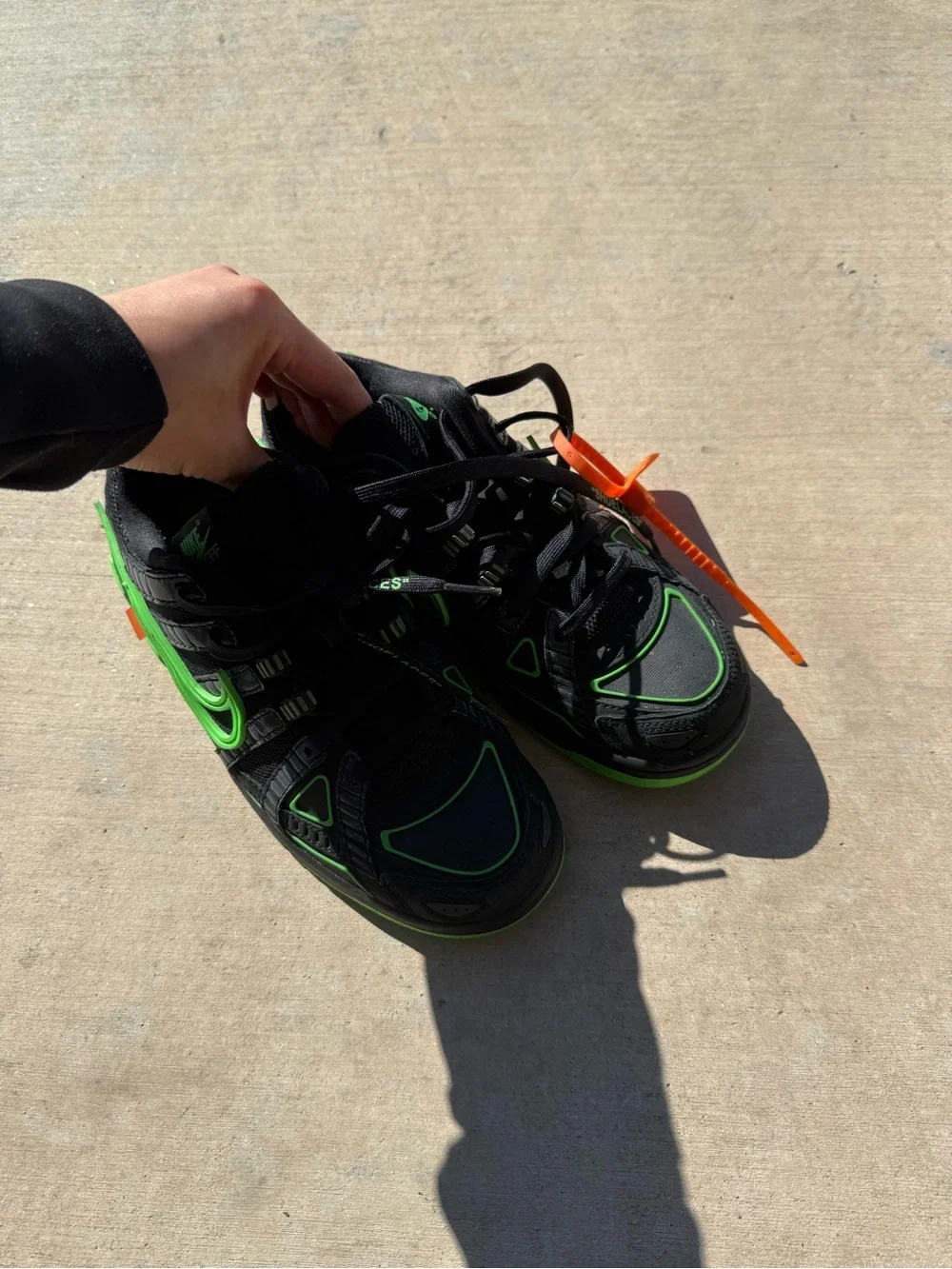 Nike Men's Black & Green Low-Top Sneakers