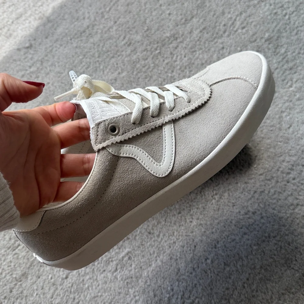 FREE PEOPLE by VANS Sport‎ Low Suede Sneakers Cream and White Casual Sneakers
