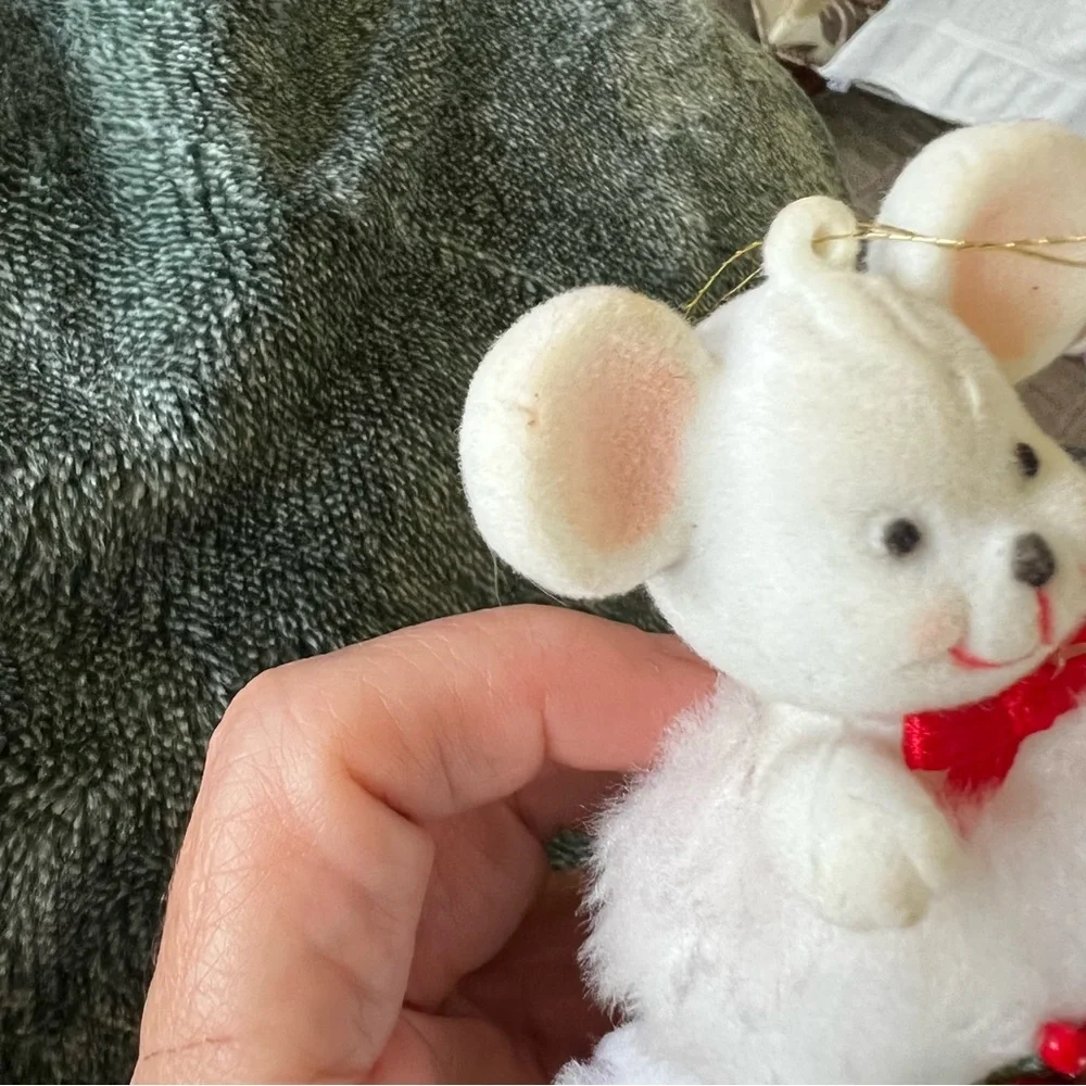 Vintage 1980’s Avon Flocked Peek A Boo Mouse Christmas Tree Ornament‎ Fuzzy