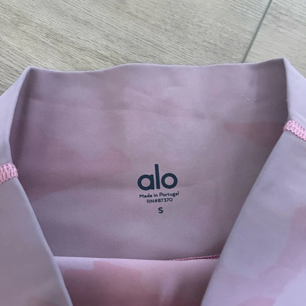 ALO HIGH-WAIST VAPOR SHORT - PINK‎ CAMOUFLAGE Small