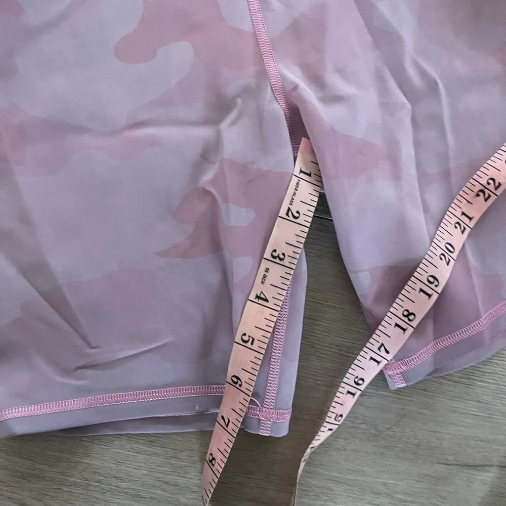ALO HIGH-WAIST VAPOR SHORT - PINK‎ CAMOUFLAGE Small