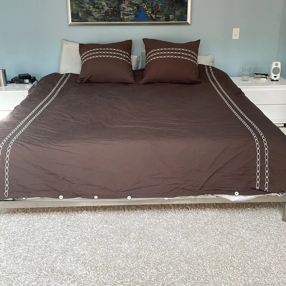 Nearly new! West Elm Duvet Cover + 2 Decorative Pillows + Pillowcases