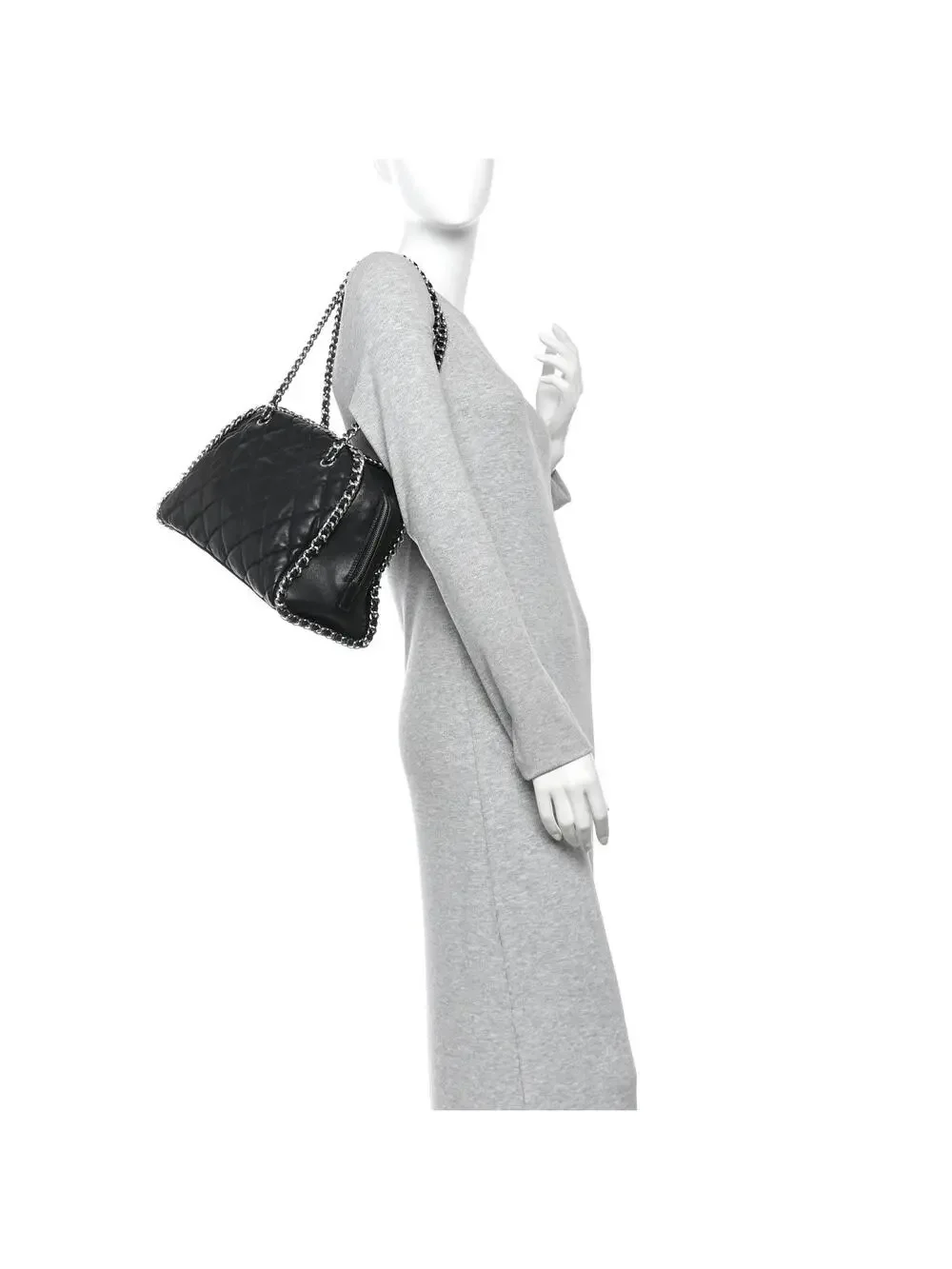 CHANEL indulge timeless