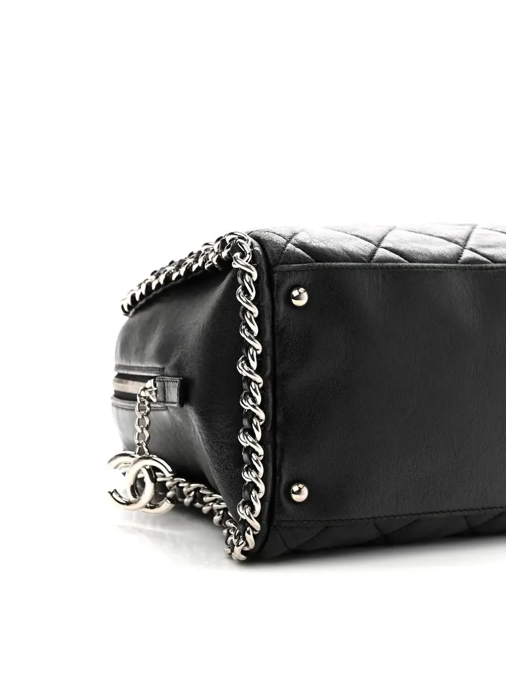 CHANEL indulge timeless