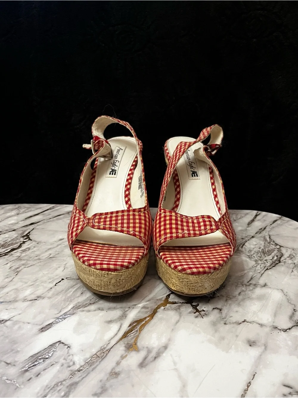 American Eagle Outfitters red cream