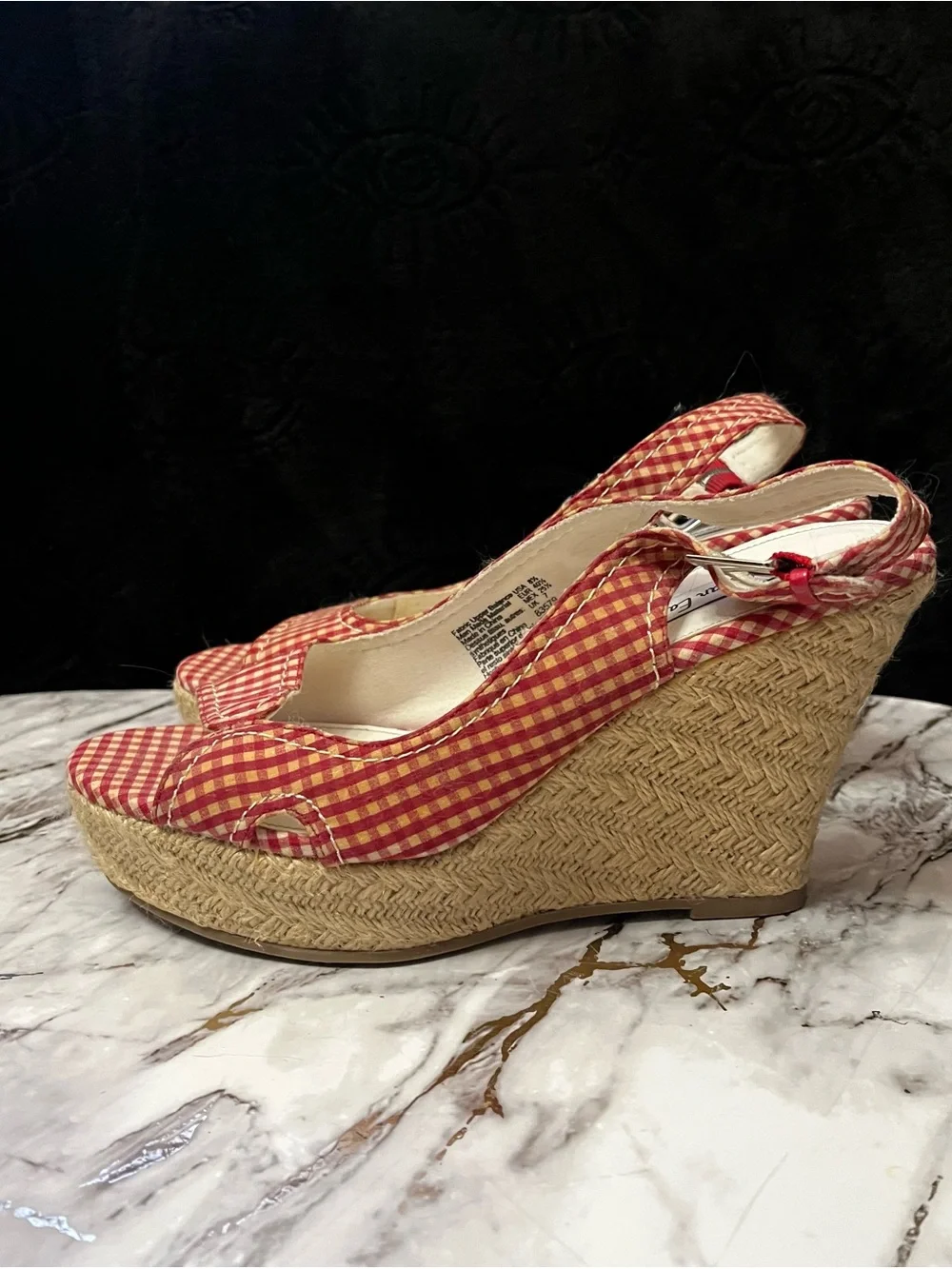American Eagle Outfitters red cream