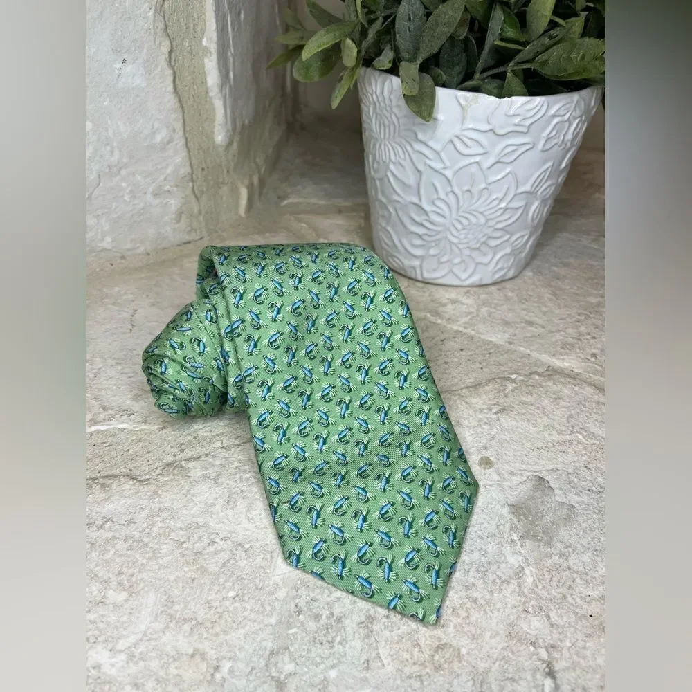 Vineyard Vines fish bait 100% silk tie