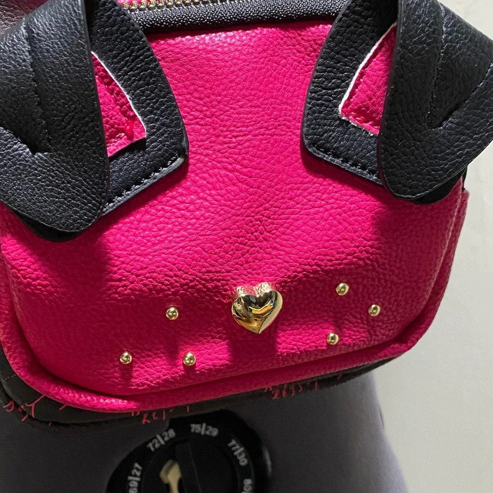 Betsey Johnson chic compact