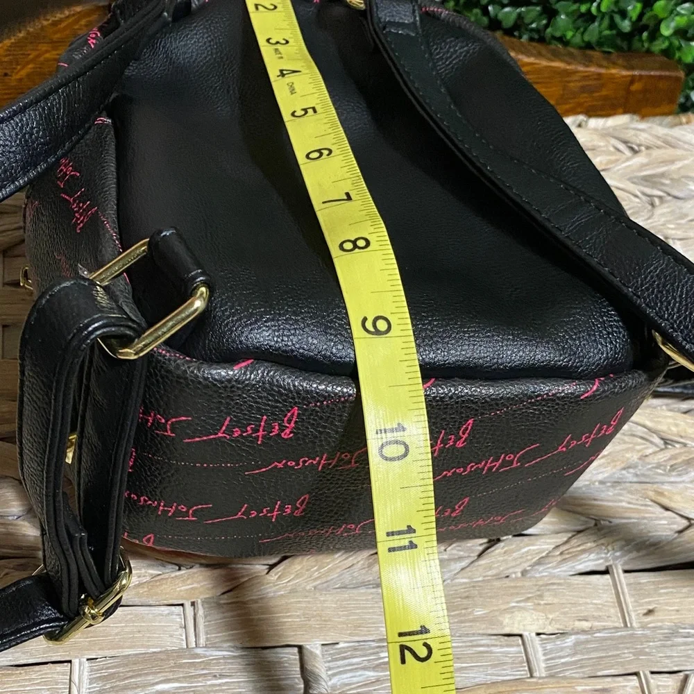 Betsey Johnson chic compact
