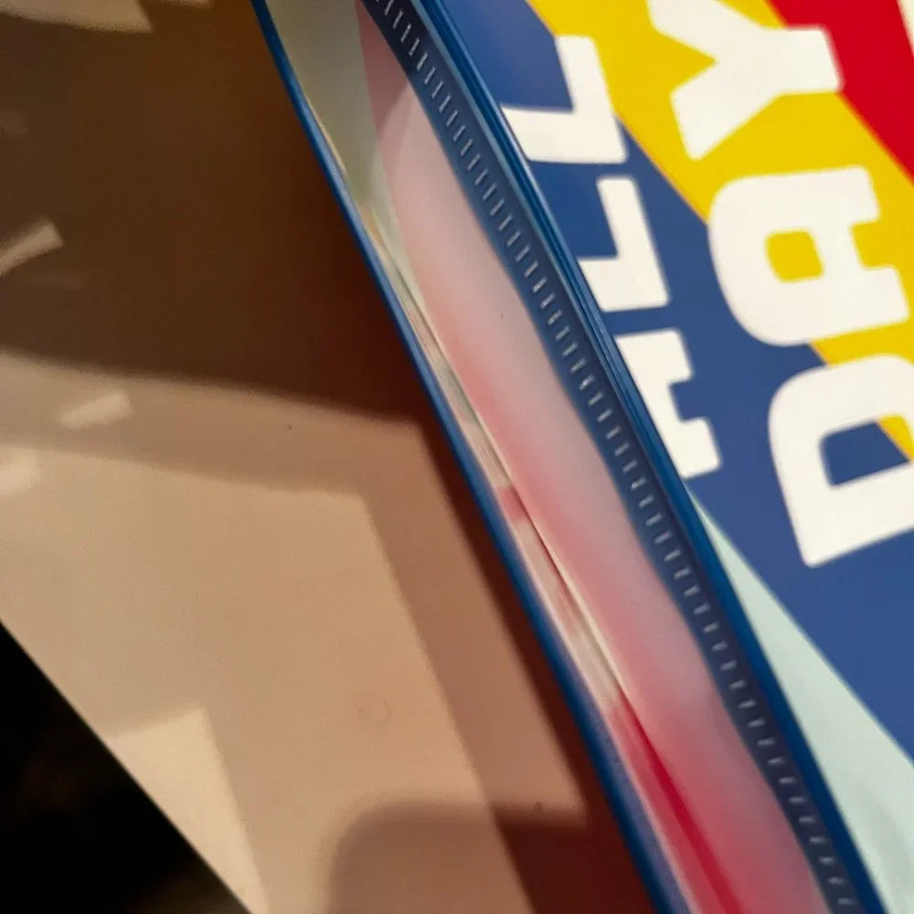 Notepad, Crayola Markers & Letter-Size Poly Bag‎ (new)