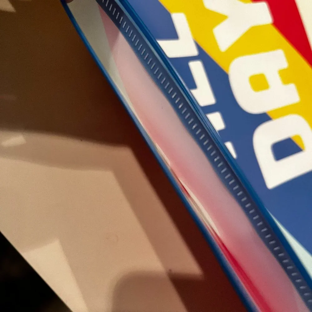 Notepad, Crayola Markers & Letter-Size Poly Bag‎ (new)
