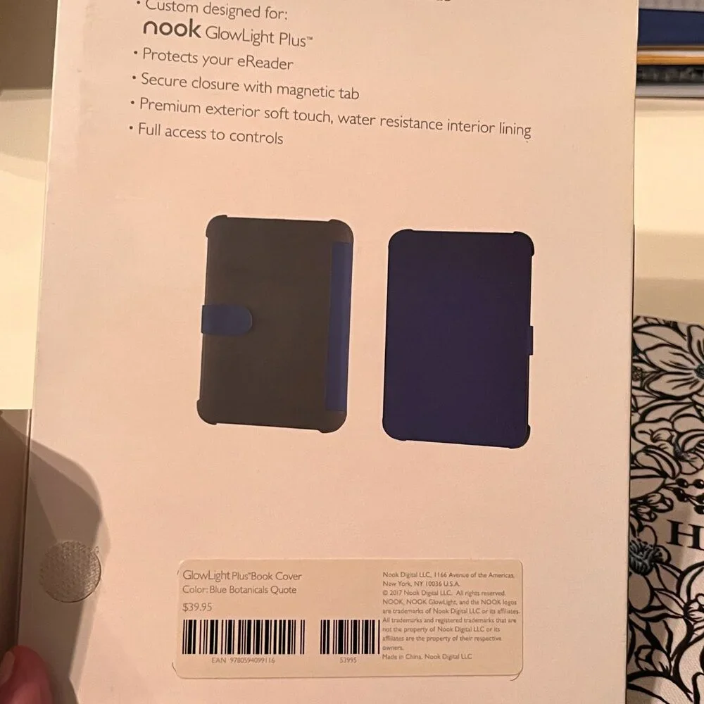 Barnes & Noble welcome glowlight includes