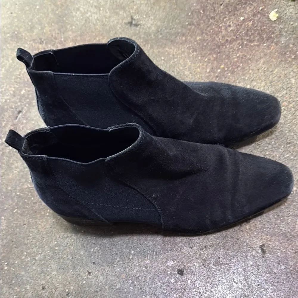 Aquatalia Black Chelsea Boots Sleek Suede Design
