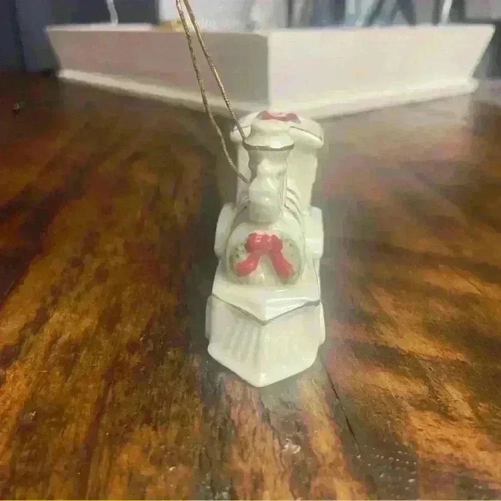 N/A porcelain train