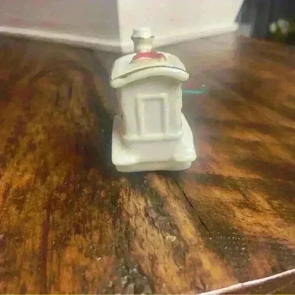 N/A porcelain train