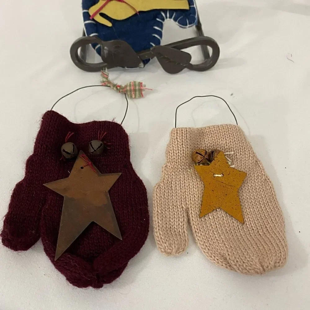 NWT Christmas Mitten Ornaments