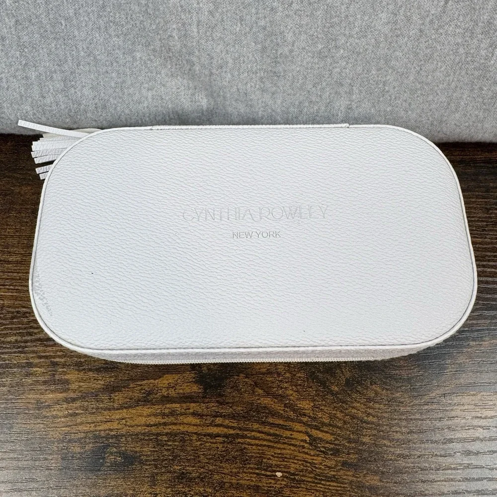 Cynthia Rowley White faux-leather zip around travel‎ jewelry case