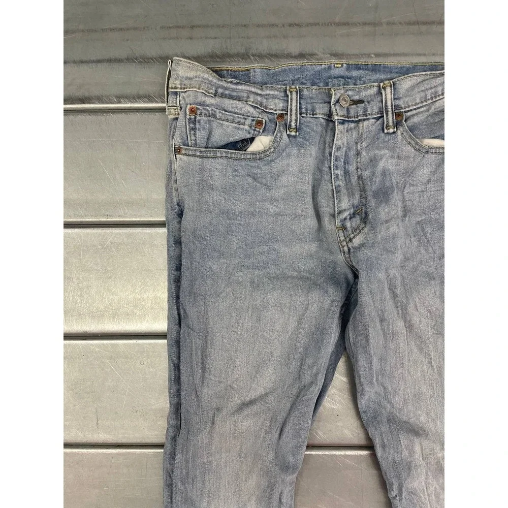 Levis measure light