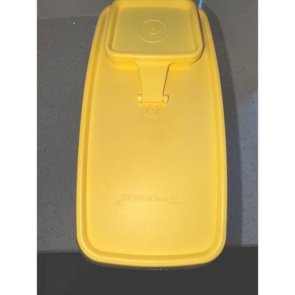 Tupperware cup ground storer