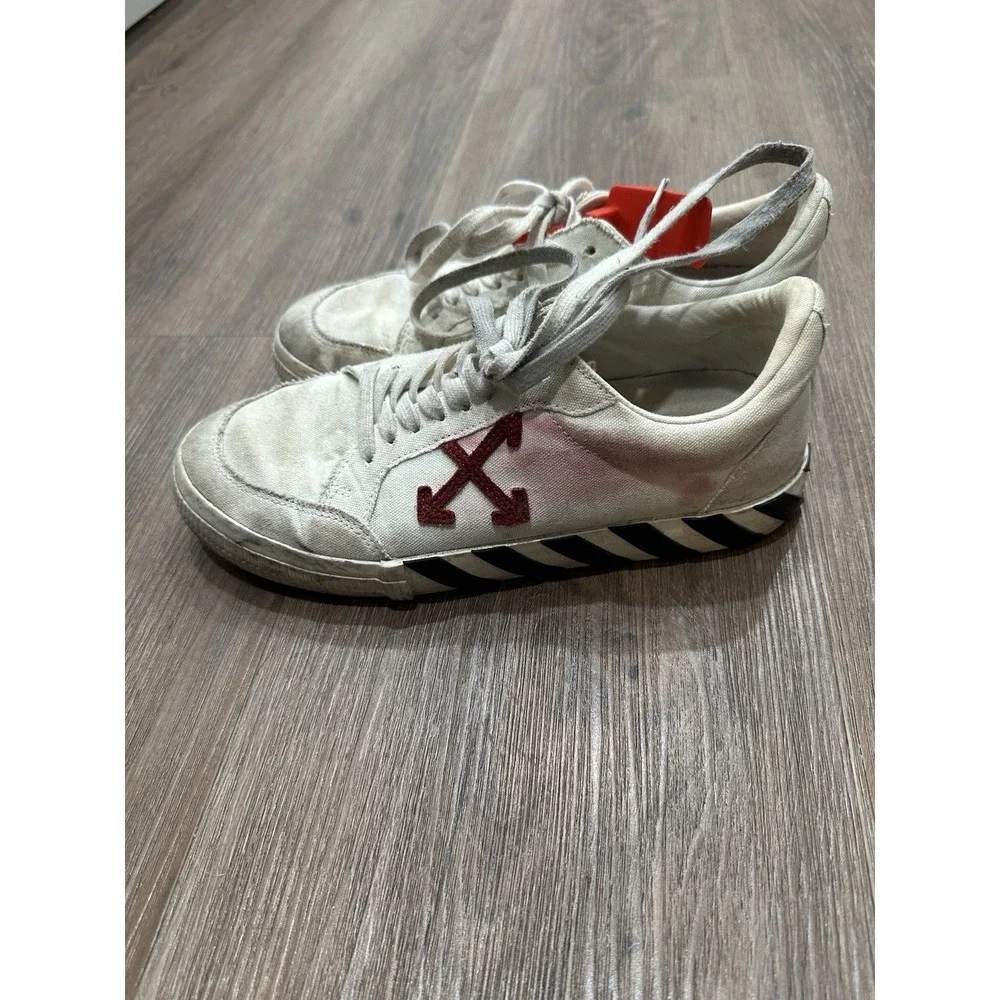 OFF-WHITE 
