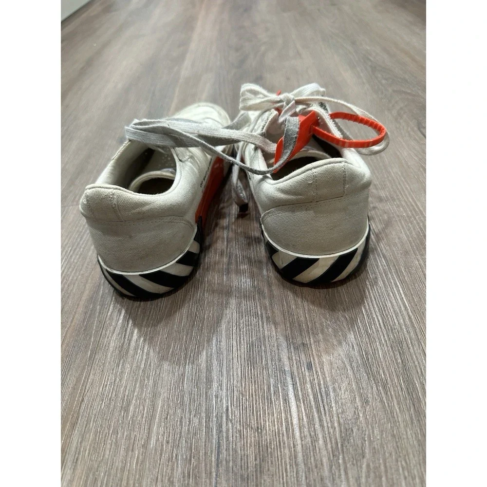 OFF-WHITE 