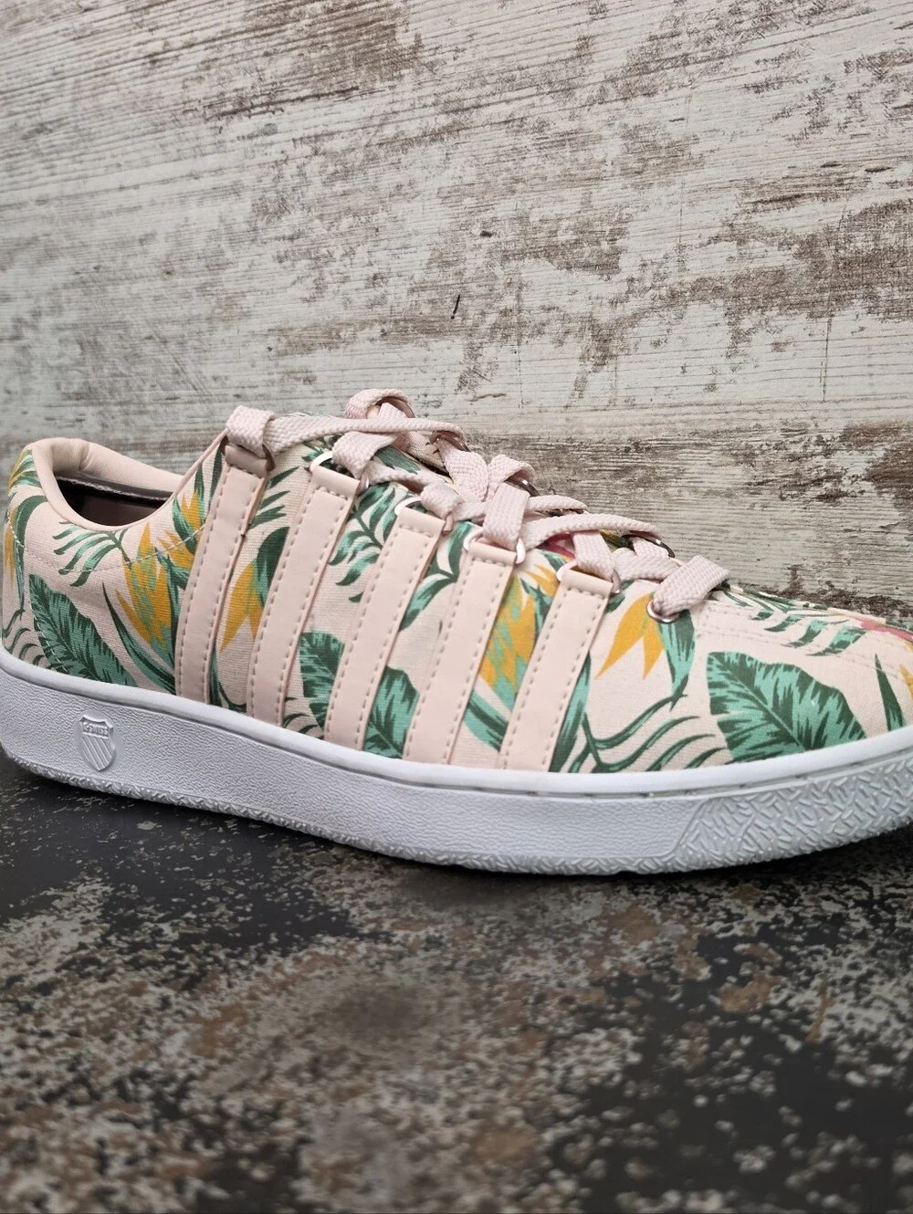 K-Swiss small signs