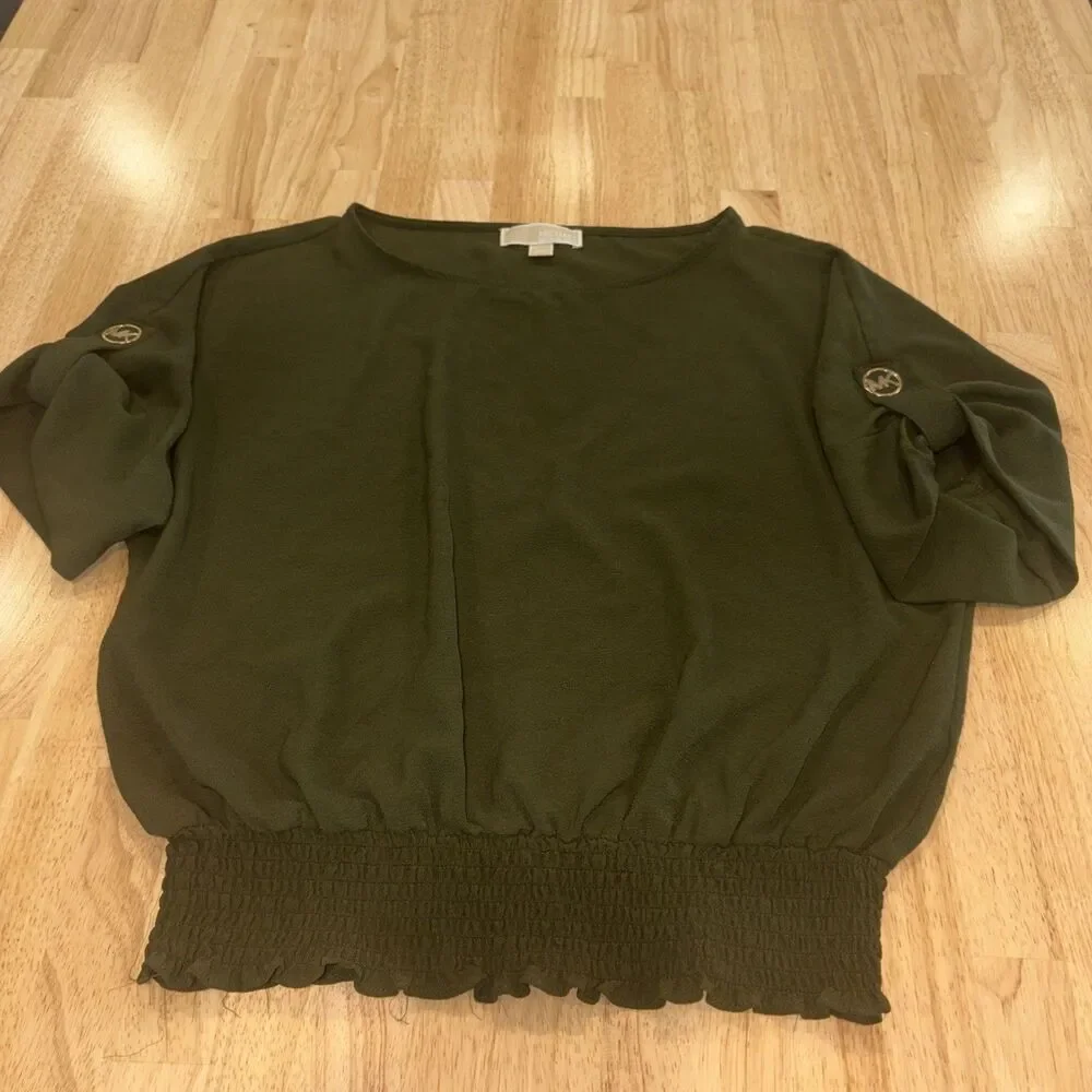 Michael Kors Women’s Green Top Sz Large Smocked Hem Rolled Tab Sleeve Gold Logo
