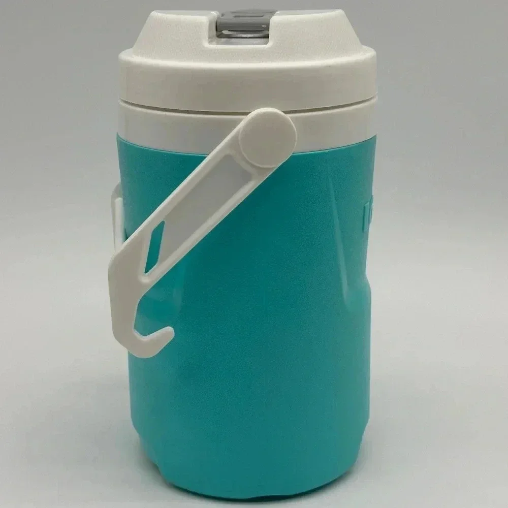 Igloo 1/2 Gallon Laguna Sport Beverage Jug with Hooks -‎ Light Blue