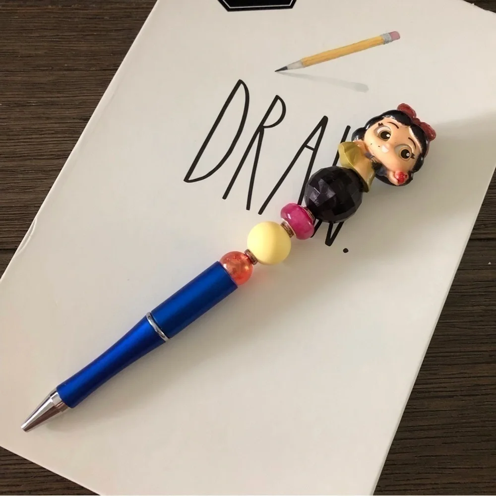 Disney Doorables: Snow White: Glitter Snow White handmade beaded pens