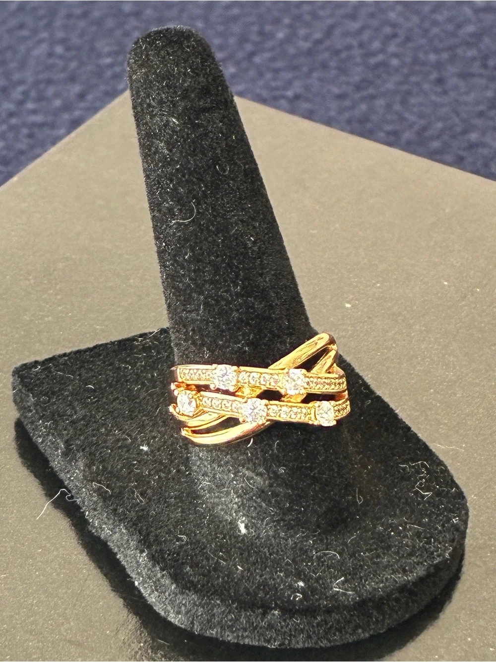 N/A elegant gold