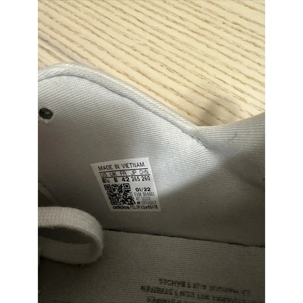 N/A adidas ozweego