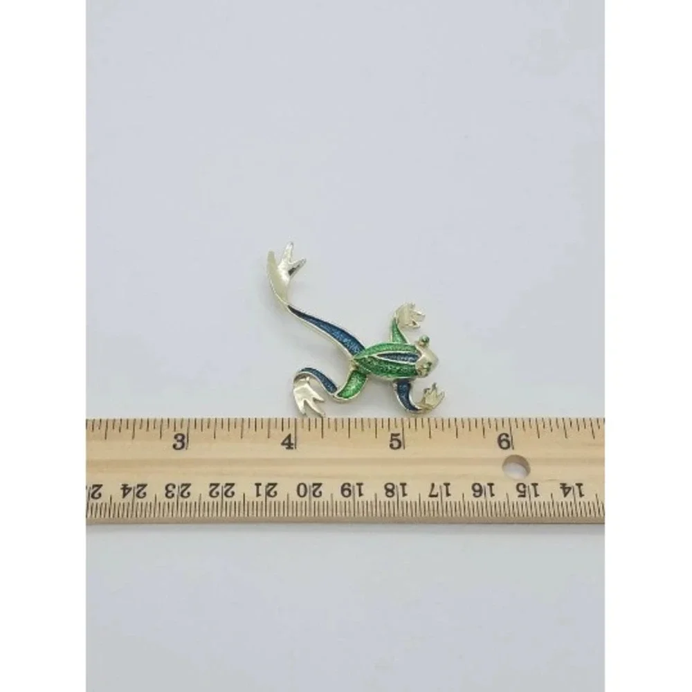 N/A vintage brooch