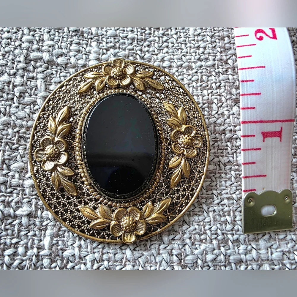 N/A elegant brooch