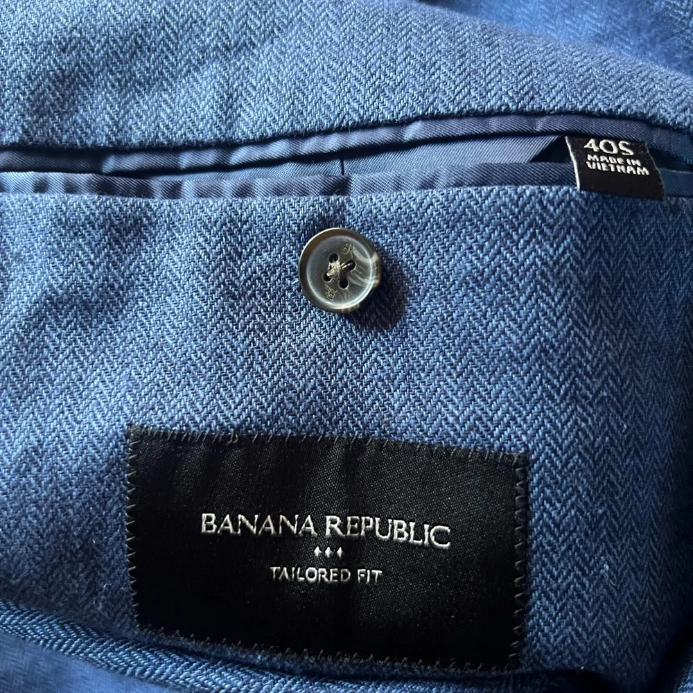 Banana Republic reposhing this