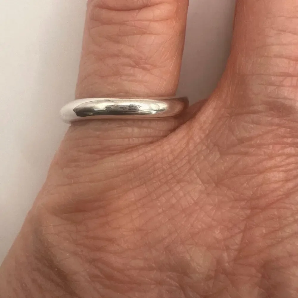 Ana Luisa Silver tone Band Ring Sz 6 Costume Jewelry Stackable Plain * flaw